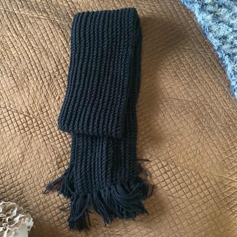 Scarfs - Picture 3 of 5
